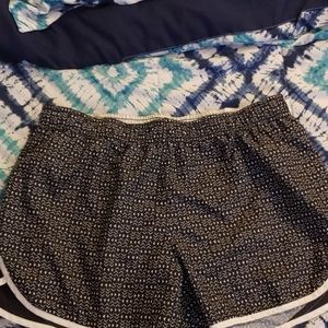 Athletic shorts with lining